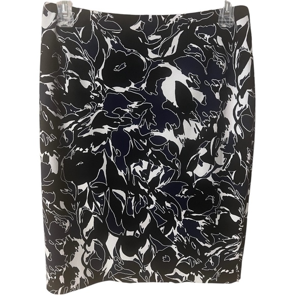 A Kasper black & white skirt in size 8 - Picture 1 of 7